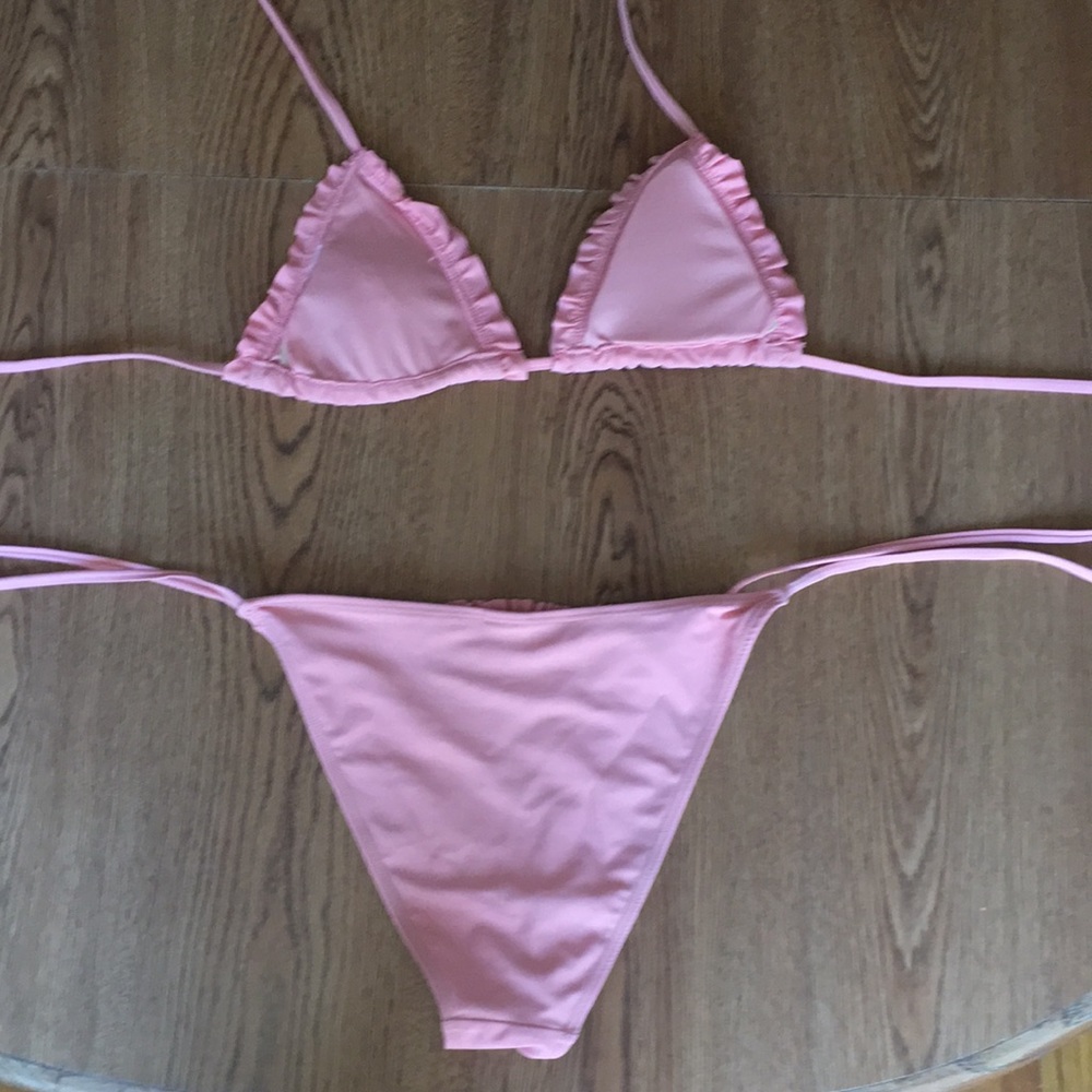 Pink ruffle bikini - Picture 2 of 3